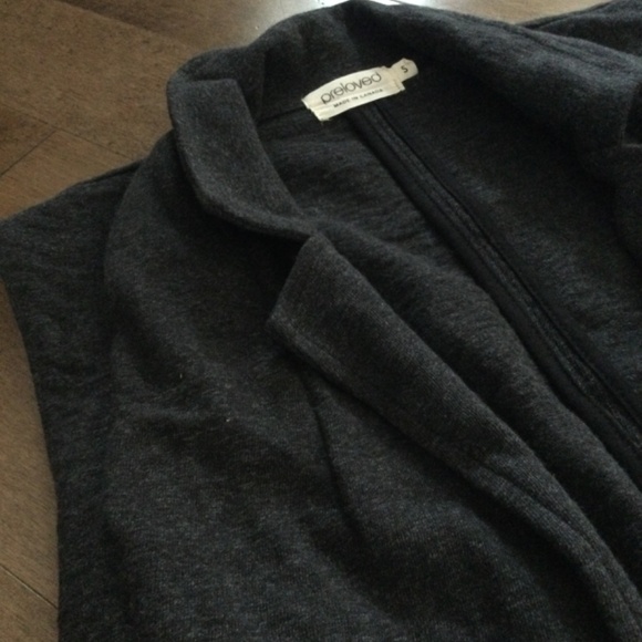 Preloved cardigan vest. - Picture 2 of 3